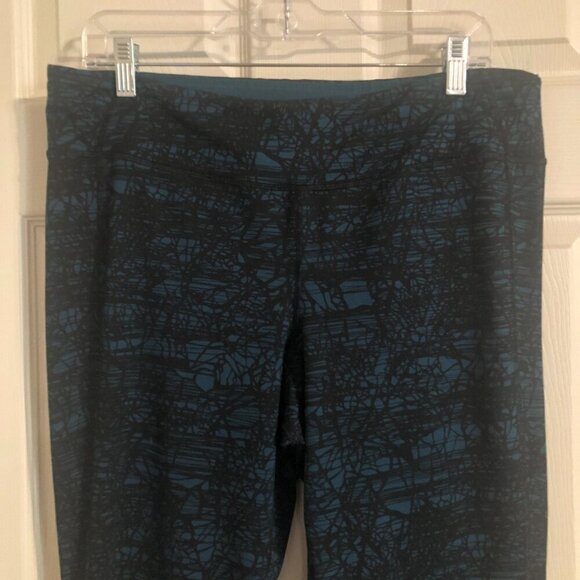 Old Navy‎ Active Y2K green and black crop-20" leggings size 2X - Picture 2 of 5